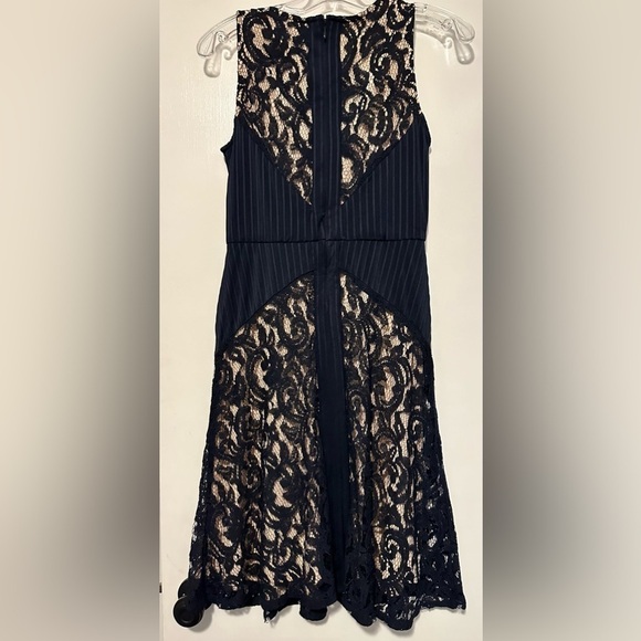 The Limited navy blue lace dress size 2 - Picture 2 of 6